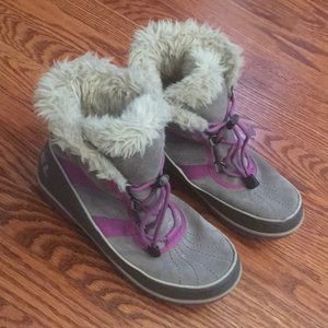 Sorel Gray faux fur winter boots. Size 6 Big Kids